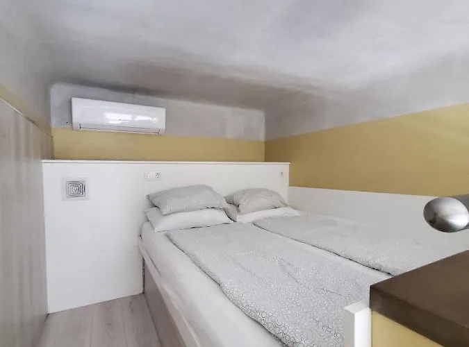 Economy And Lejlighed